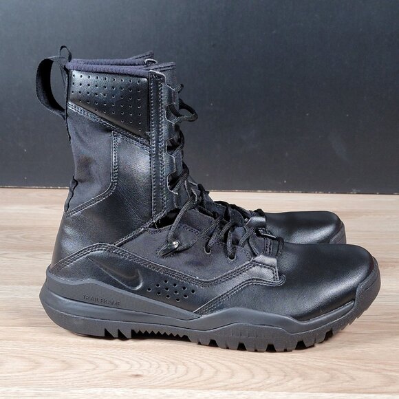 Nike SFB Field 2 8" Tactical Boots Size 9.5 Mens Black Leather Combat AO7507-001 - Picture 1 of 8
